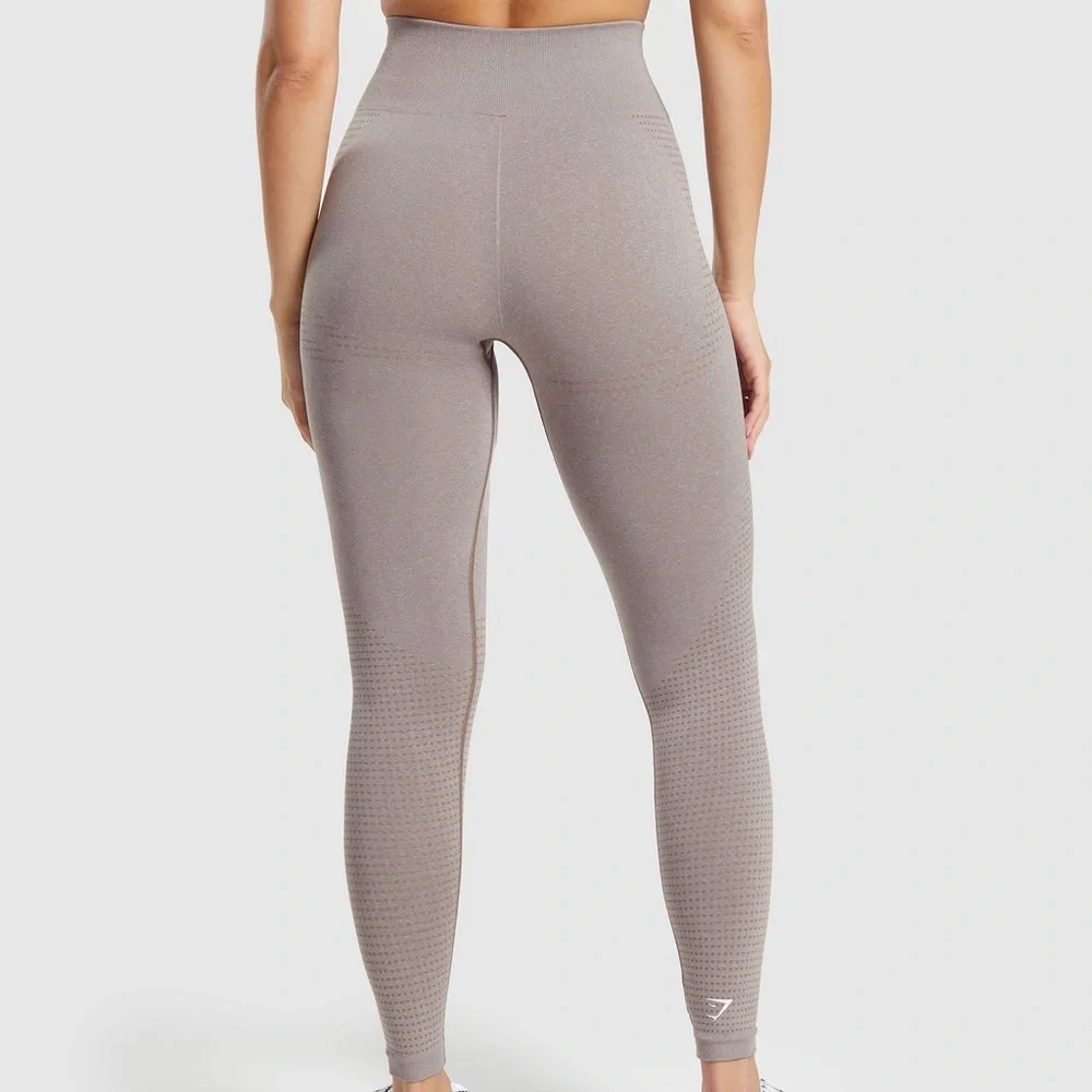 Gymshark Vital Seamless 2.0 Leggings in Warm Taupe Marl - Picture 2 of 7